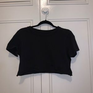 Black cropped t-shirt